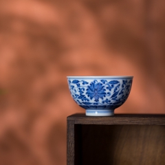 青花点功缠枝莲杯