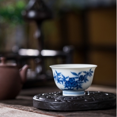 青花瑞桃吉祥杯