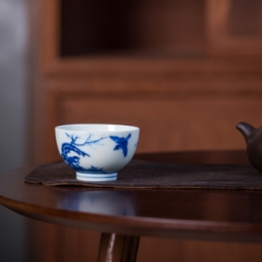 青花寒雀图杯