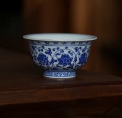 青花缠枝莲压手杯